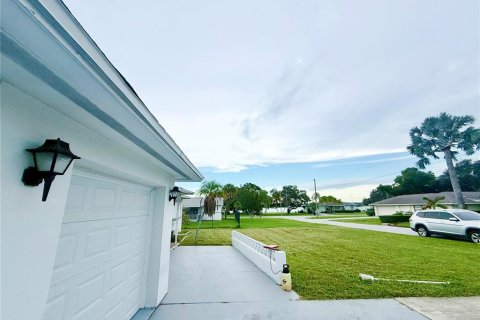 Villa ou maison à louer à Seminole, Floride: 2 chambres, 86.96 m2 № 2383878 - photo 10