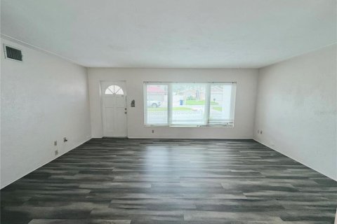 Villa ou maison à louer à Seminole, Floride: 2 chambres, 86.96 m2 № 2383878 - photo 12