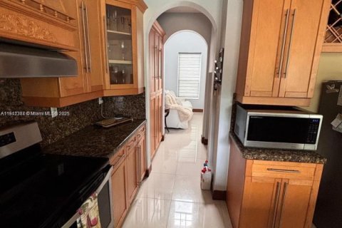 Villa ou maison à vendre à Miami, Floride: 5 chambres, 241.36 m2 № 1967508 - photo 6