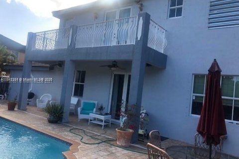 Villa ou maison à vendre à Miami, Floride: 5 chambres, 241.36 m2 № 1967508 - photo 16