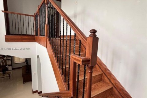 Villa ou maison à vendre à Miami, Floride: 5 chambres, 241.36 m2 № 1967508 - photo 13