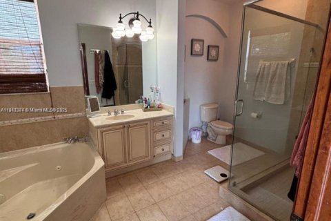 Villa ou maison à vendre à Miami, Floride: 5 chambres, 241.36 m2 № 1967508 - photo 15