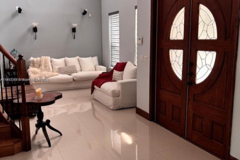 Villa ou maison à vendre à Miami, Floride: 5 chambres, 241.36 m2 № 1967508 - photo 2