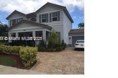 Villa ou maison à vendre à Miami, Floride: 5 chambres, 241.36 m2 № 1967508 - photo 1