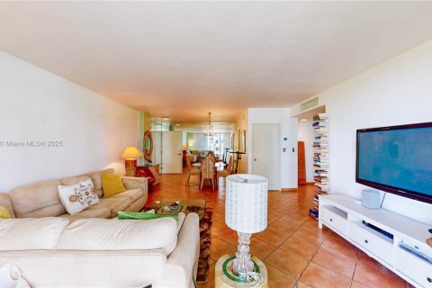 Condo in Miami, Florida, 1 bedroom  № 1923268 - photo 19