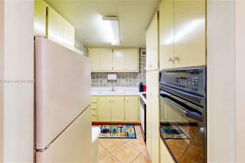 Condo in Miami, Florida, 1 bedroom  № 1923268 - photo 24