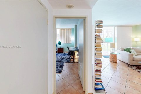 Condo in Miami, Florida, 1 bedroom  № 1923268 - photo 28