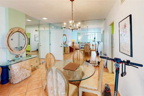 Condo in Miami, Florida, 1 bedroom  № 1923268 - photo 22