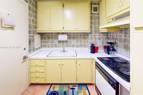 Condo in Miami, Florida, 1 bedroom  № 1923268 - photo 25