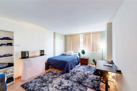 Condo in Miami, Florida, 1 bedroom  № 1923268 - photo 29