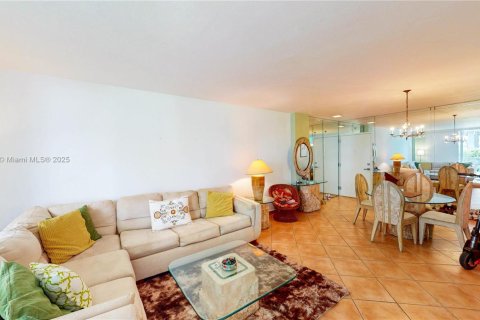 Condo in Miami, Florida, 1 bedroom  № 1923268 - photo 17