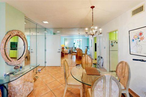 Condo in Miami, Florida, 1 bedroom  № 1923268 - photo 23