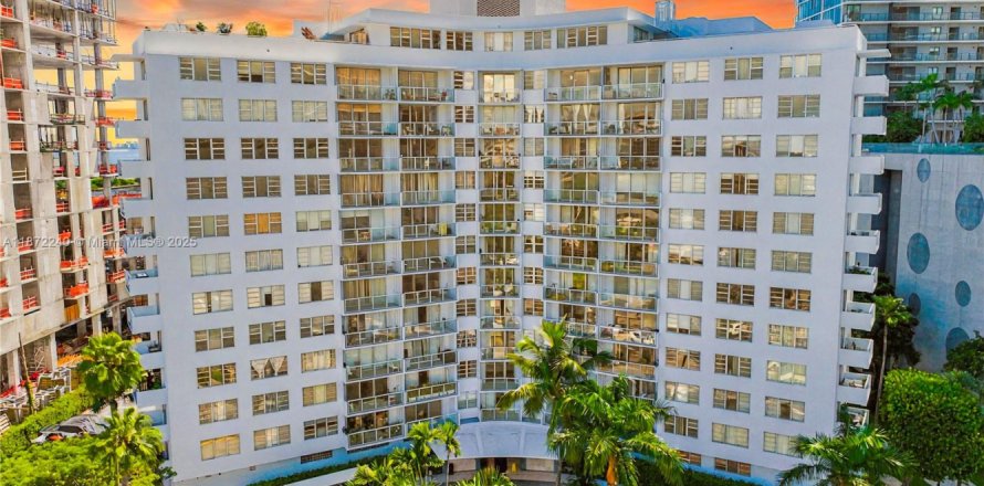 Condo in Miami, Florida, 1 bedroom  № 1923268