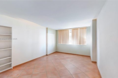 Condo in Miami, Florida, 1 bedroom  № 1923268 - photo 30