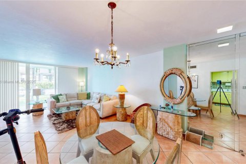 Condo in Miami, Florida, 1 bedroom  № 1923268 - photo 21