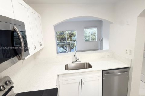 Copropriété à louer à Miami, Floride: 2 chambres, 87.33 m2 № 2080121 - photo 2