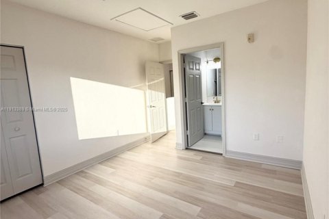 Copropriété à louer à Miami, Floride: 2 chambres, 87.33 m2 № 2080121 - photo 12