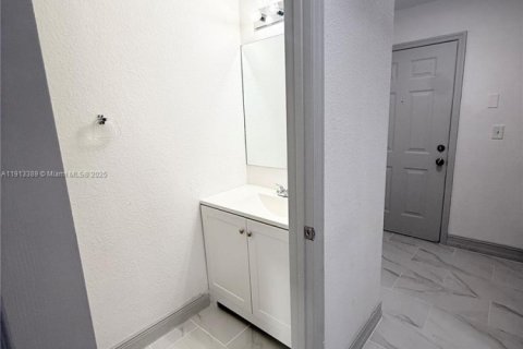 Copropriété à louer à Miami, Floride: 2 chambres, 87.33 m2 № 2080121 - photo 6