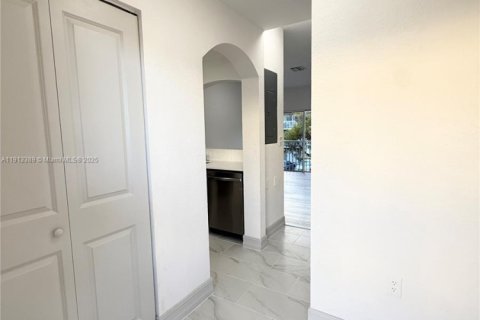 Copropriété à louer à Miami, Floride: 2 chambres, 87.33 m2 № 2080121 - photo 4