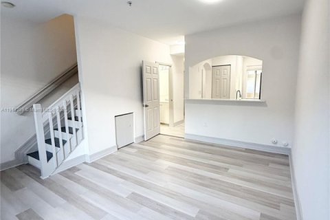 Copropriété à louer à Miami, Floride: 2 chambres, 87.33 m2 № 2080121 - photo 8