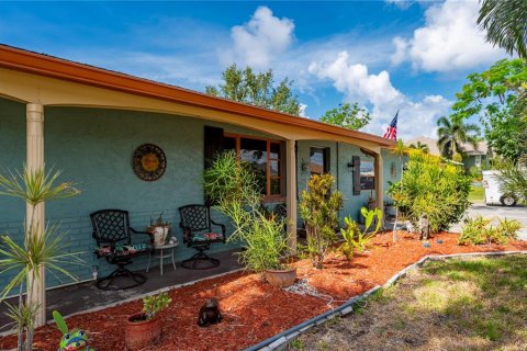 House in Punta Gorda, Florida 3 bedrooms, 100.15 sq.m. № 1767692 - photo 3
