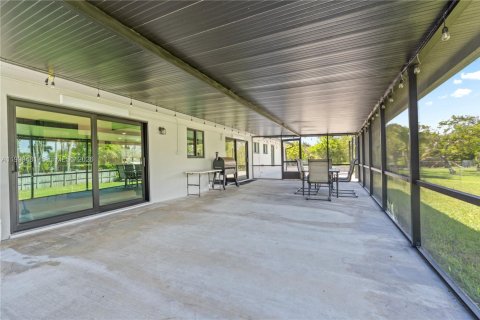 Купить виллу или дом в Катлер-Бей, Флорида 3 спальни, 169.64м2, № 2065263 - фото 29