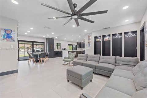 Купить виллу или дом в Катлер-Бей, Флорида 3 спальни, 169.64м2, № 2065263 - фото 7