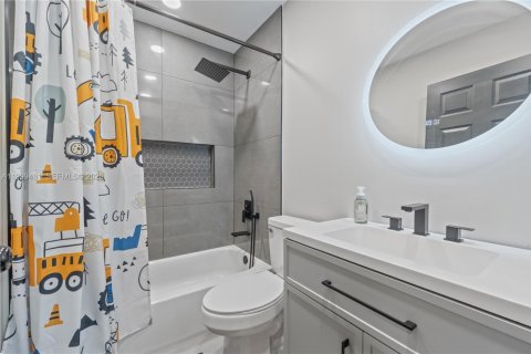 Купить виллу или дом в Катлер-Бей, Флорида 3 спальни, 169.64м2, № 2065263 - фото 24