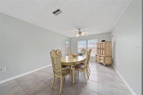 House in Sebring, Florida 2 bedrooms, 134.62 sq.m. № 2166124 - photo 12