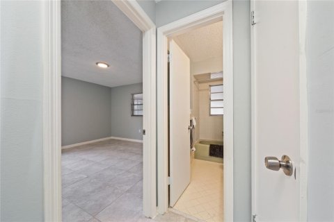 House in Sebring, Florida 2 bedrooms, 134.62 sq.m. № 2166124 - photo 9