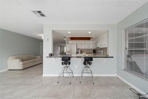 House in Sebring, Florida 2 bedrooms, 134.62 sq.m. № 2166124 - photo 7