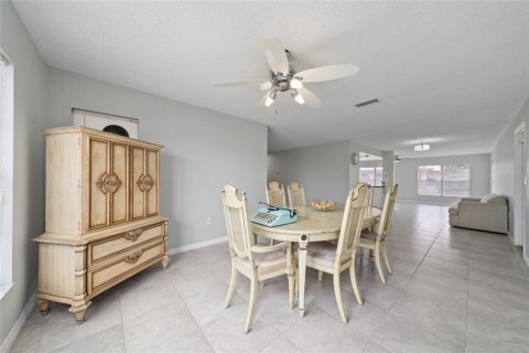 House in Sebring, Florida 2 bedrooms, 134.62 sq.m. № 2166124 - photo 13