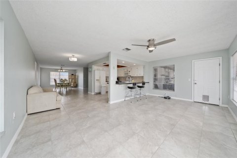 House in Sebring, Florida 2 bedrooms, 134.62 sq.m. № 2166124 - photo 8