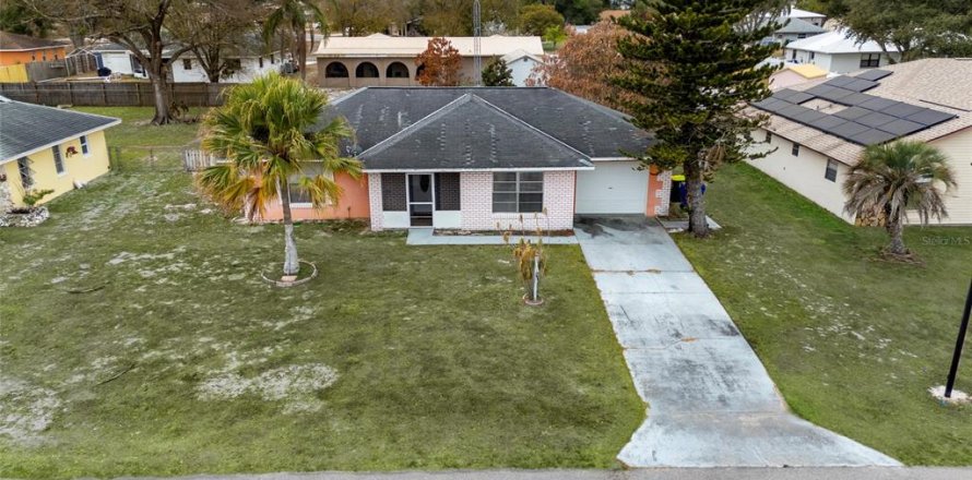 House in Sebring, Florida 2 bedrooms, 134.62 sq.m. № 2166124
