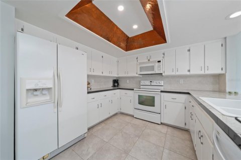 House in Sebring, Florida 2 bedrooms, 134.62 sq.m. № 2166124 - photo 5