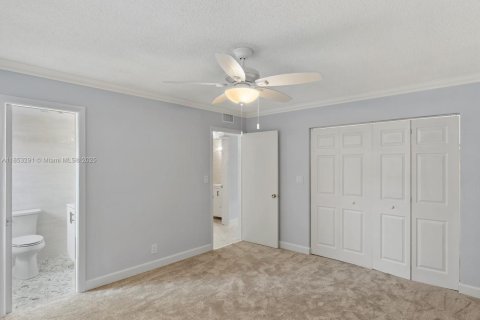 Condo in Hallandale Beach, Florida, 2 bedrooms  № 1872353 - photo 19