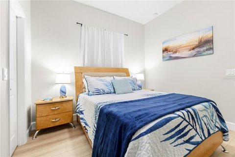 Immobilier commercial à vendre à Sarasota, Floride: 6 chambres, 227.61 m2 № 2266443 - photo 11