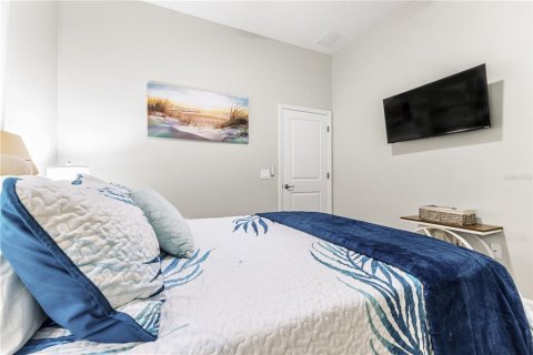 Immobilier commercial à vendre à Sarasota, Floride: 6 chambres, 227.61 m2 № 2266443 - photo 9