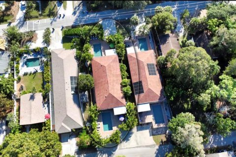 Commercial property in Sarasota, Florida 6 bedrooms, 227.61 sq.m. № 2266443