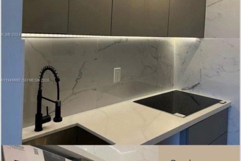 Condo in Miami Beach, Florida, 1 bedroom № 2030943 - photo 5