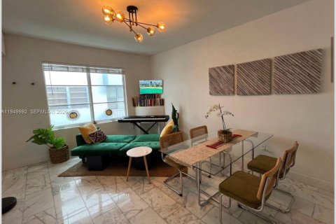Condo in Miami Beach, Florida, 1 bedroom № 2030943 - photo 7