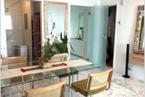 Condo in Miami Beach, Florida, 1 bedroom № 2030943 - photo 2