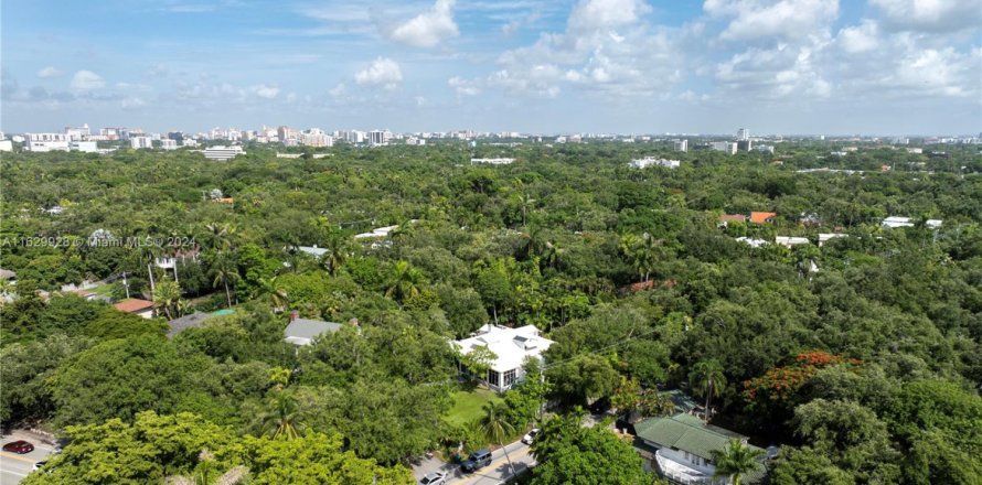 Casa en Miami, Florida 4 dormitorios, 229.19 m2 № 2035382