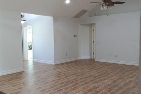 House in Punta Gorda, Florida 4 bedrooms, 178.19 sq.m. № 2220507 - photo 17