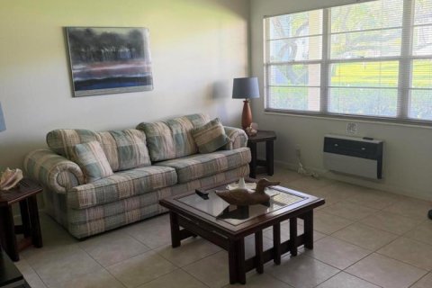 Condo in Boca Raton, Florida, 1 bedroom № 2241572 - photo 2