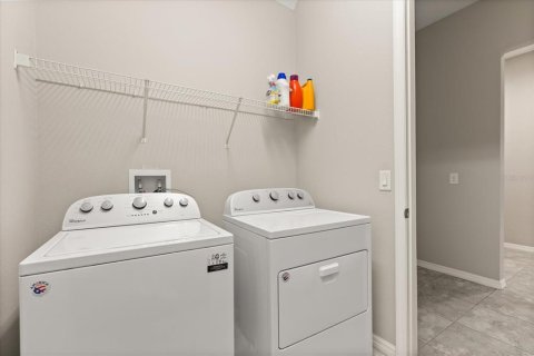 Villa ou maison à vendre à Apopka, Floride: 5 chambres, 250 m2 № 2101563 - photo 10