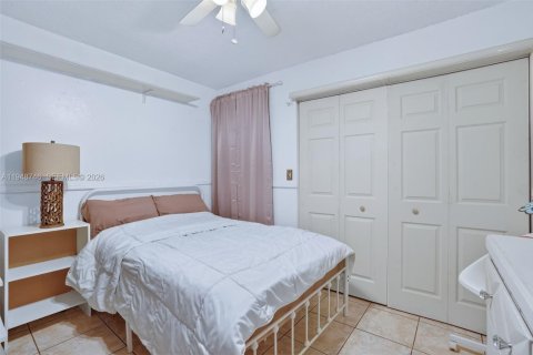 Купить кондоминиум в Пемброк-Пайнс, Флорида 2 спальни, 100.33м2, № 2005965 - фото 19