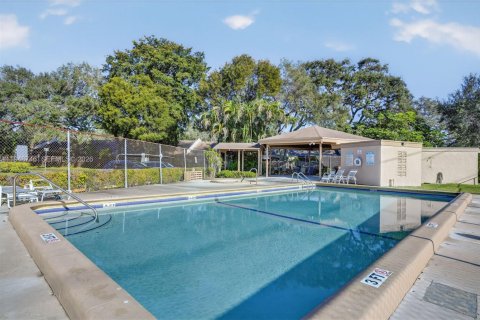 Купить кондоминиум в Пемброк-Пайнс, Флорида 2 спальни, 100.33м2, № 2005965 - фото 26