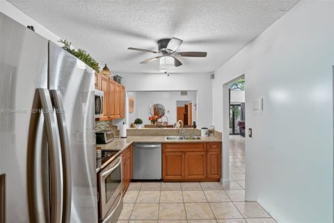 Купить кондоминиум в Пемброк-Пайнс, Флорида 2 спальни, 100.33м2, № 2005965 - фото 14