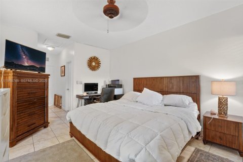 Купить кондоминиум в Пемброк-Пайнс, Флорида 2 спальни, 100.33м2, № 2005965 - фото 20